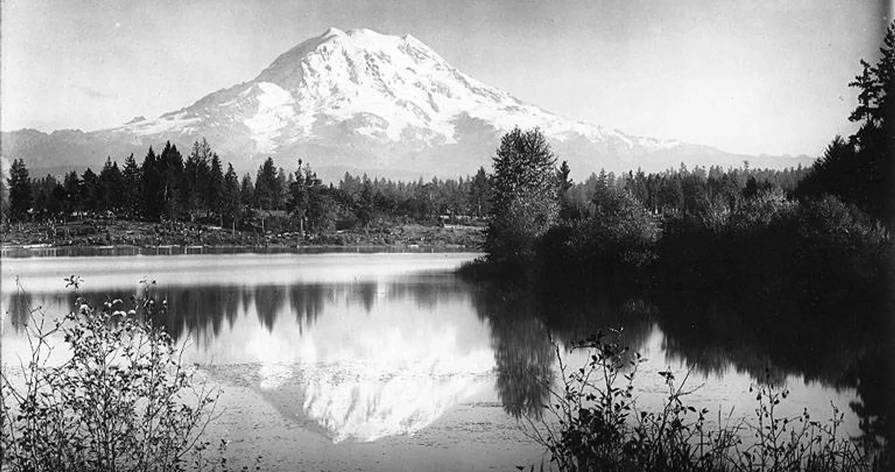 Mount Rainier seen from Spanaway Lake in Washington